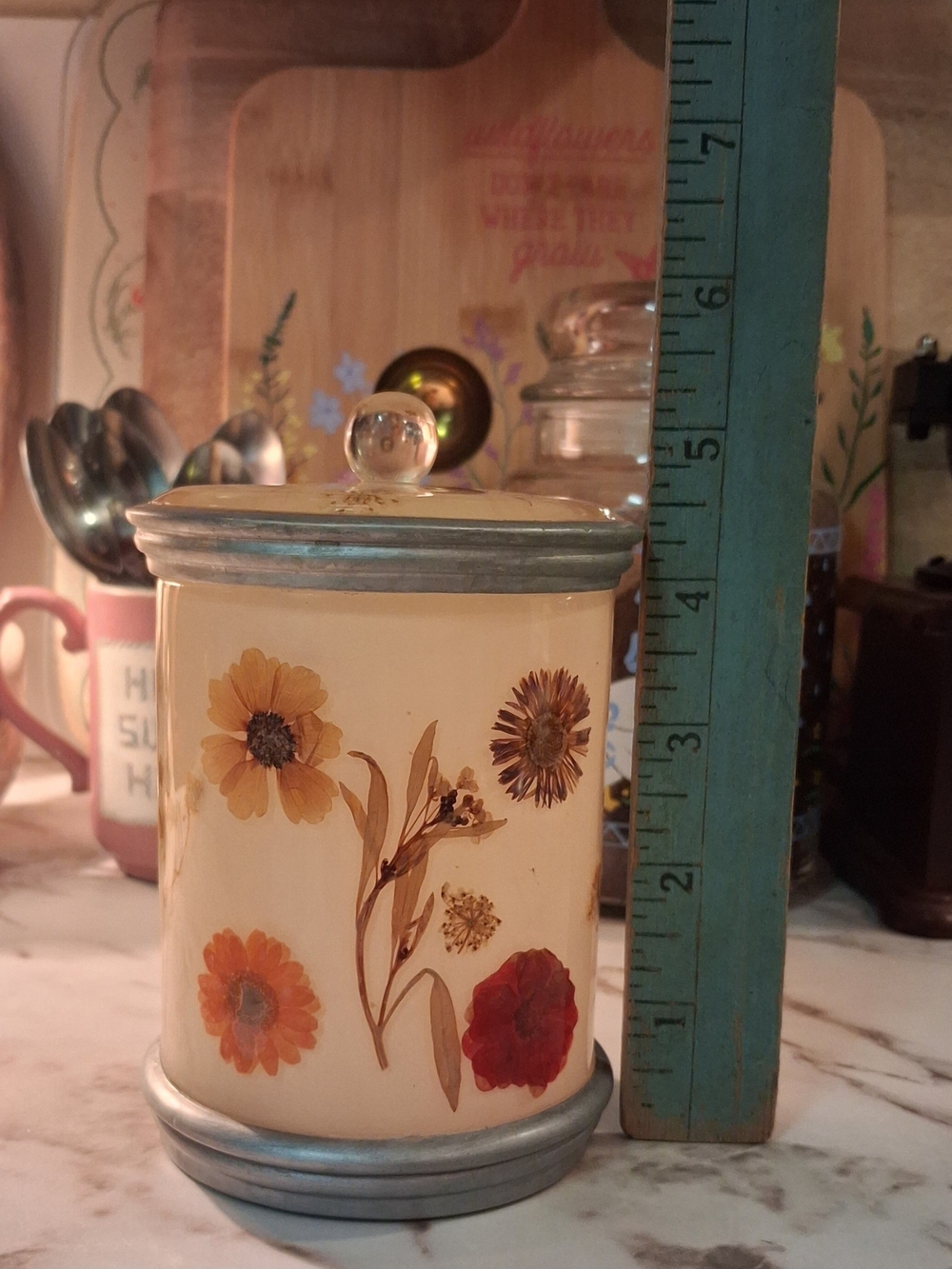 Vintage Pressed Flower Resin Vanity Jar- Cream & Silver - 1970s - Picture 13 of 14